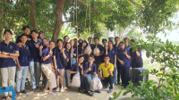 Sinh viên 62CNSH đi thực tế tại Hợp tác xã Nấm Nha Trang, Vĩnh Trung.