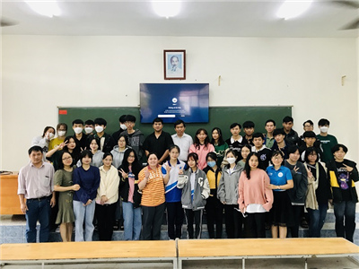Giảng viên và sinh viên ngành CNMT tham gia buổi sinh hoạt chuyên môn cùng thầy Trần Lê Lựu - Trường Đại học Việt Đức