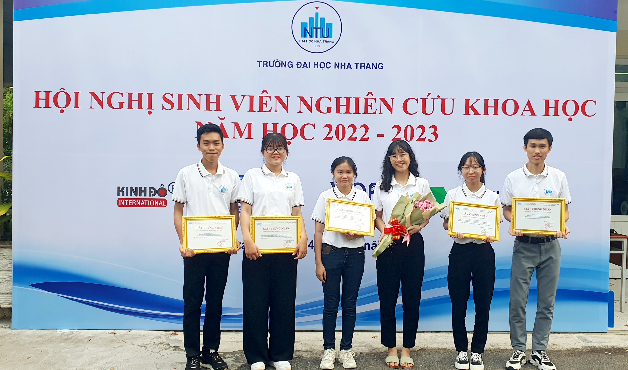 Sinh viên Viện CNSH&MT tham dự Hội nghị sinh viên nghiên cứu khoa học năm học 2022-2023