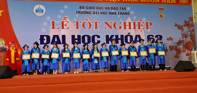 Sinh viên Viện CNSH & MT tham dự Lễ tốt nghiệp đại học khóa 62